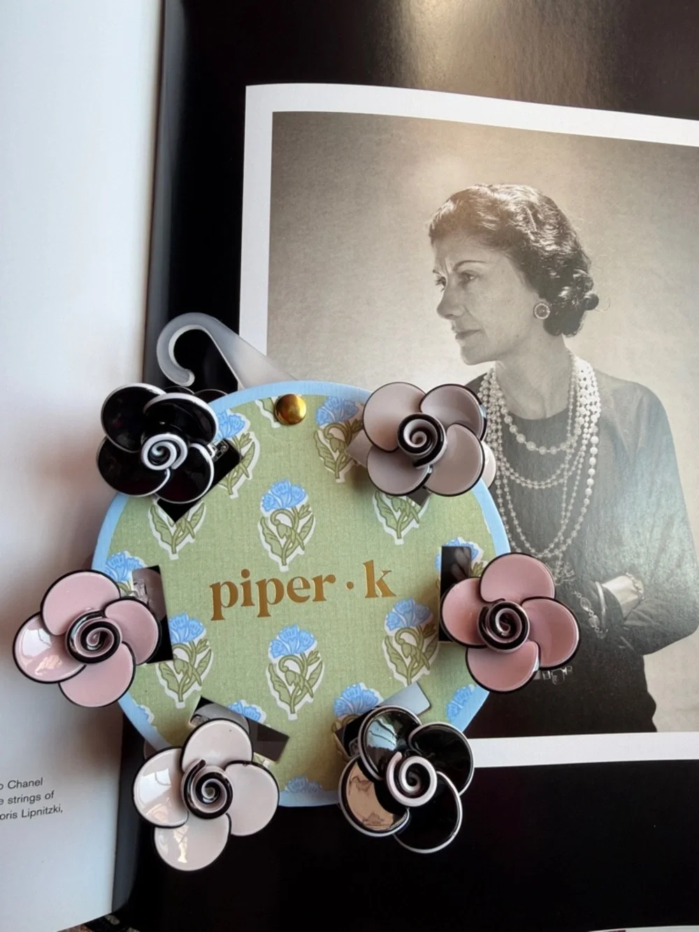 Piper.k rose-shaped hair clips.